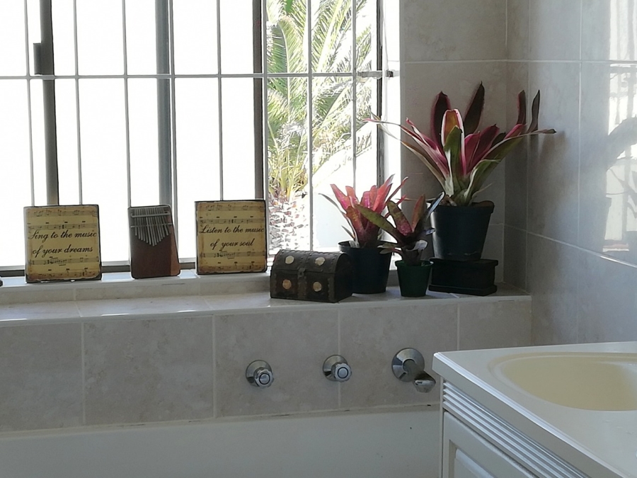 To Let 2 Bedroom Property for Rent in Beachfront Western Cape
